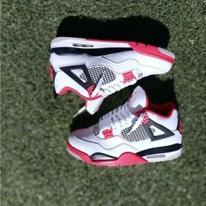 Jordan 4 fire reds